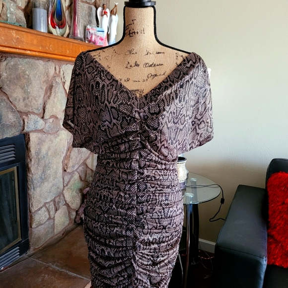 A Beautiful Classy Ruffled Leopard 🐆 Print Dress. (M) - Picture 1 of 4